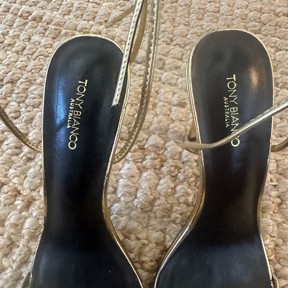 TONY BIANCO MILLIE GOLD FOIL HEELS SIZE 8 - Picture 9 of 11